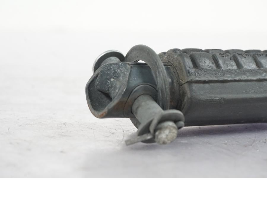 Baksidan på Fotpinne från en Honda NT 650 V -2002 motorcykel.