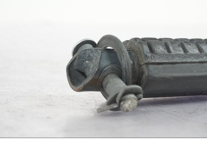 Baksidan på Fotpinne från en Honda NT 650 V -2002 motorcykel.