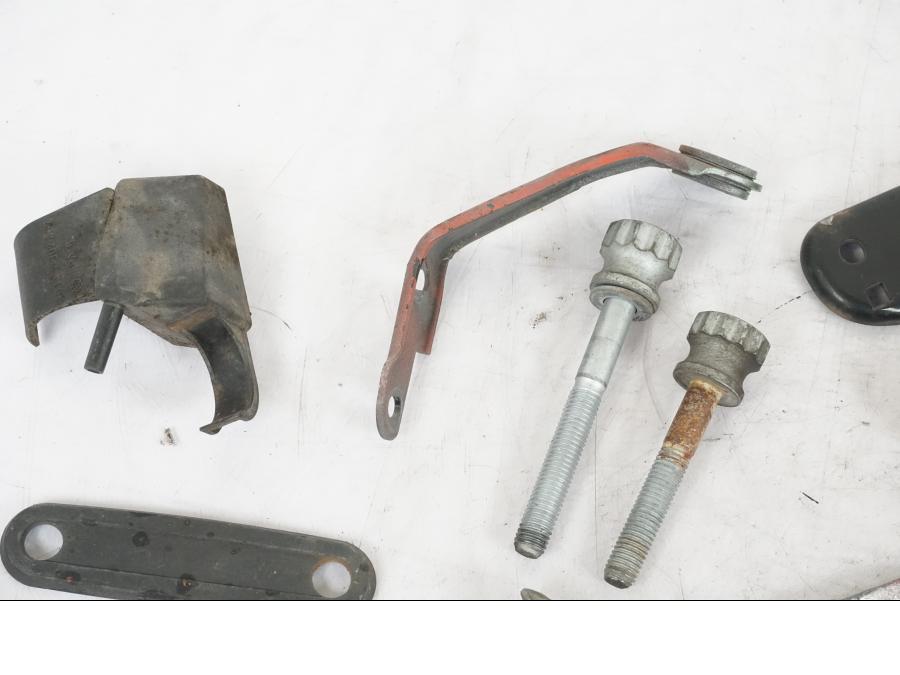 Snett uppifrån på Skruv / Mutter etc från en BMW K 1100 LT -1999 motorcykel.