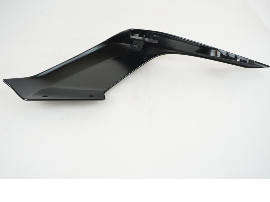 Vänster sida på Bakvinge från en Yamaha MT-07 -2022 motorcykel.