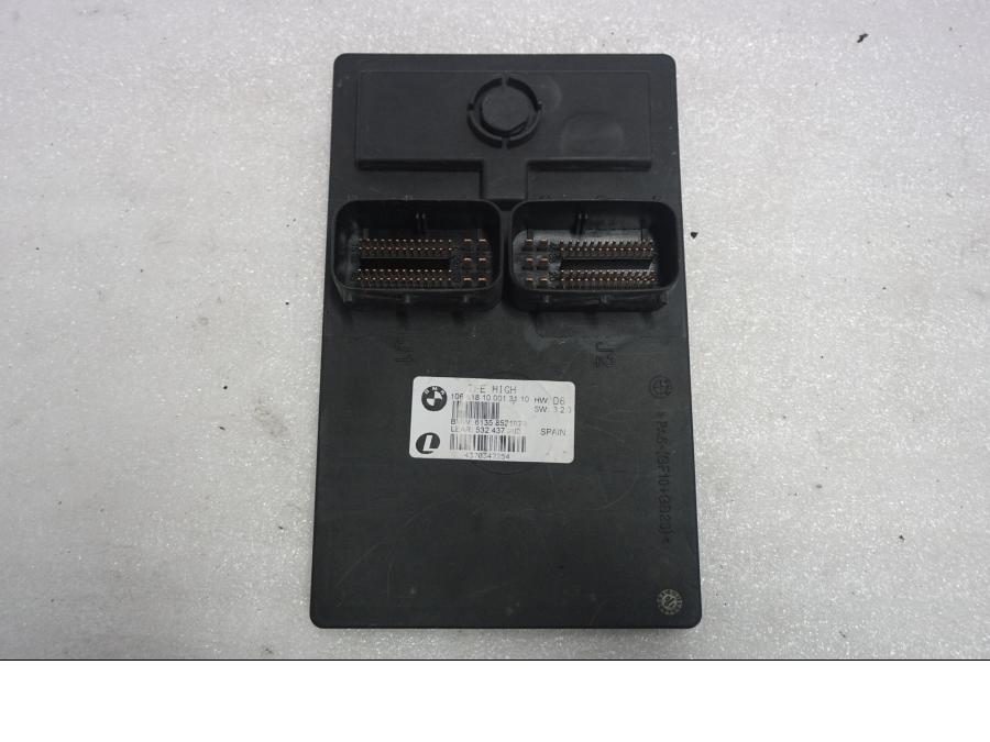 Framsidan på ZFE styrbox från en BMW K 1300 R -2011 motorcykel.