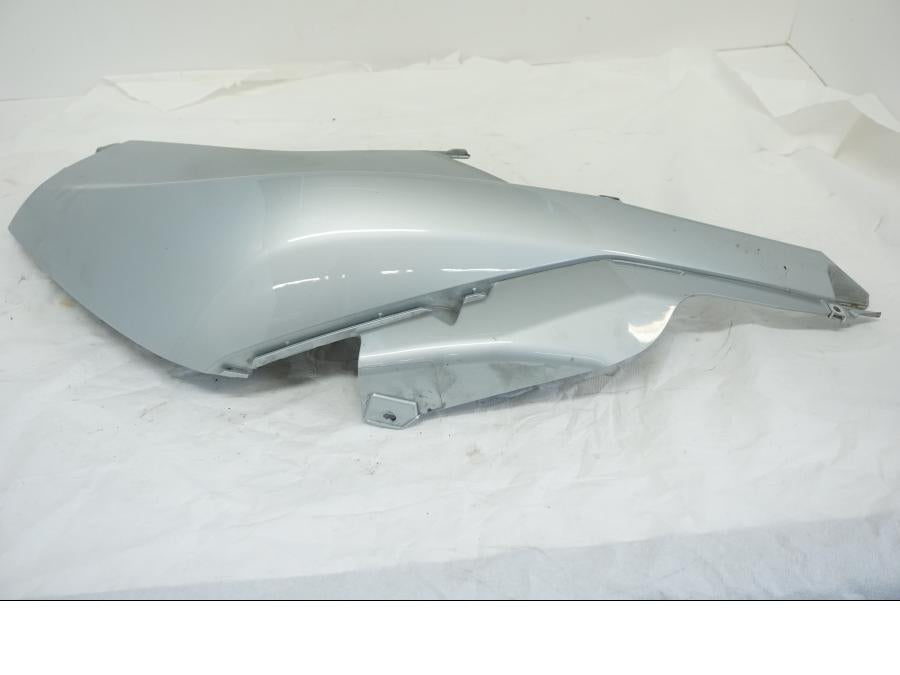 Höger sida på Bensintankskåpa från en BMW K 1600 -2015 motorcykel.