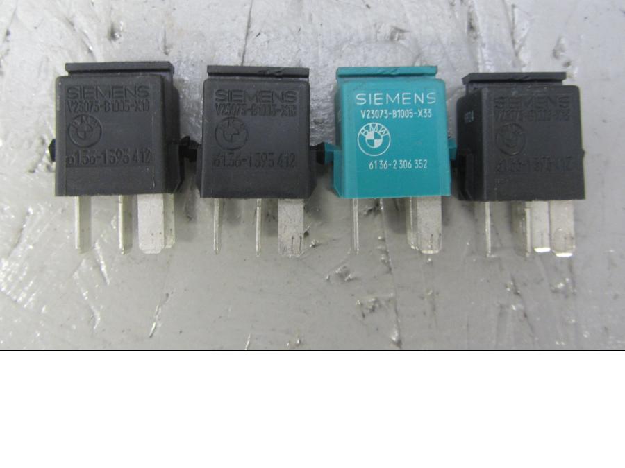 Höger sida på Relä från en BMW R 1200 C -2002 motorcykel.