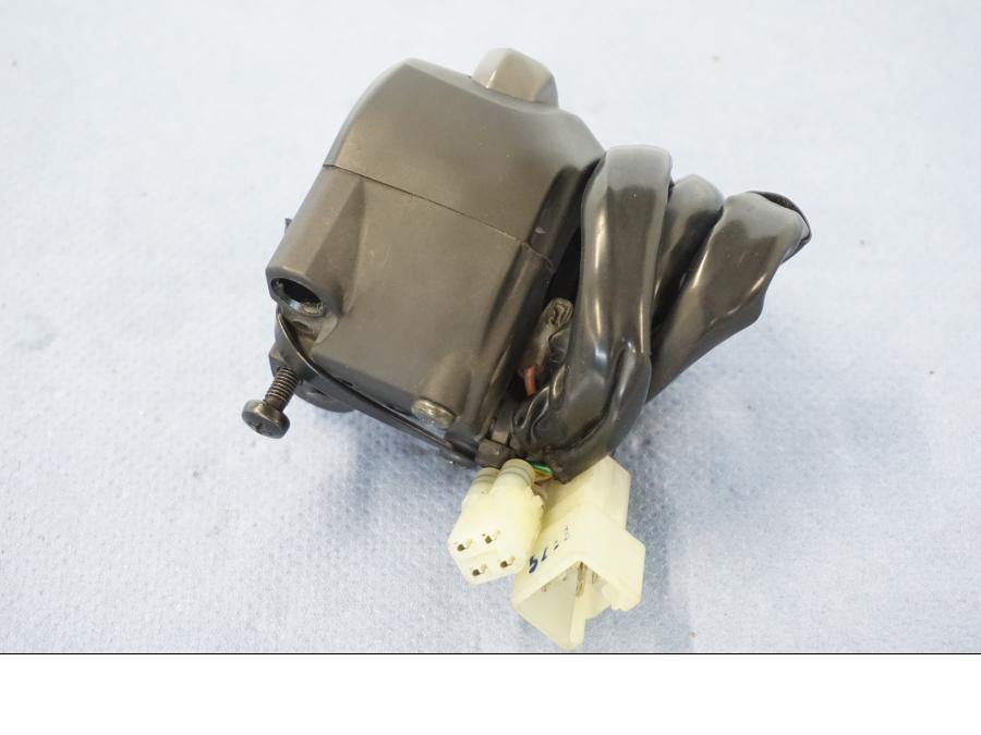 Snett uppifrån på Styrelreglage från en Yamaha X-Max 250 -2016 scooter.