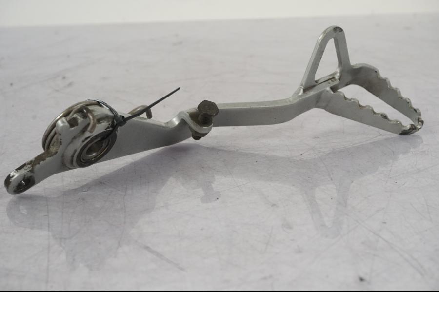 Vänster sida på Bromspedal från en BMW R 1100 GS -1998 motorcykel.