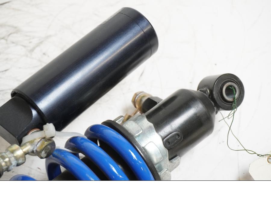 Vänster sida på Stötdämpare från en Buell XB 12 -2004 motorcykel.