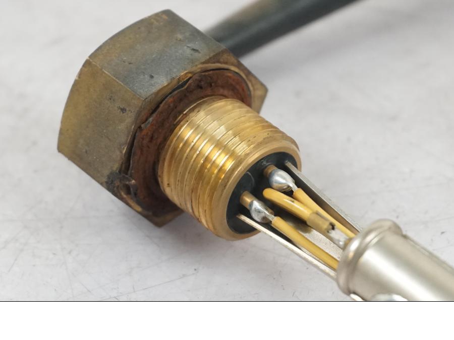 Snett uppifrån på Bensintankgivare från en Suzuki SV 650 -1999 motorcykel.