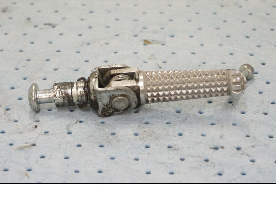 Framsidan på Fotpinne från en Yamaha MT-09 Tracer -2019 motorcykel.