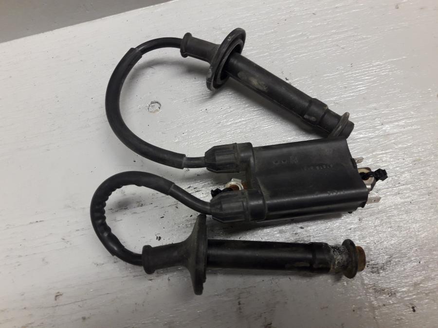 Framsidan på Tändspole från en Honda CBR 1000 F -1999 motorcykel.