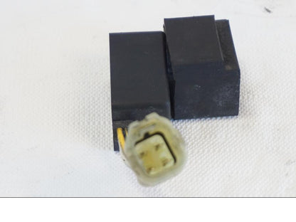 Höger sida på Bensinpumpsrelä från en Kawasaki VN 1500 Mean Streak -2002 motorcykel.