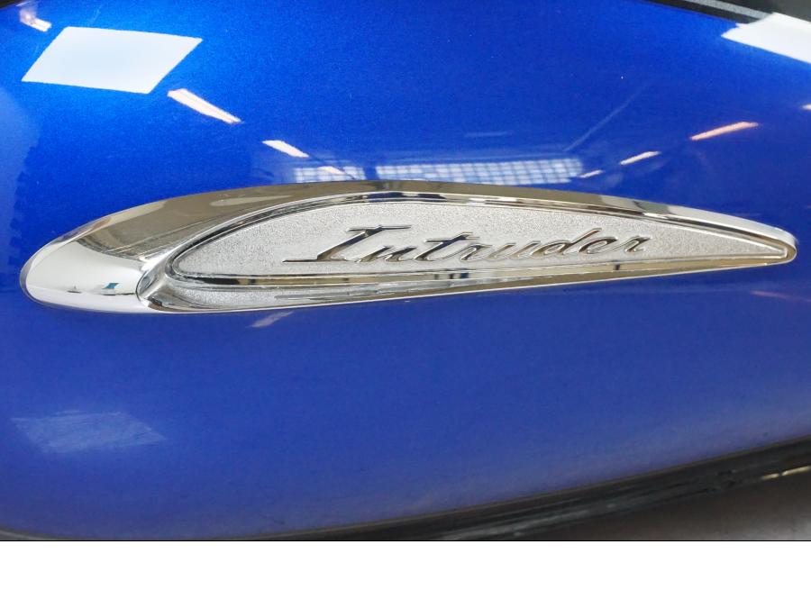 Baksidan på Bensintank från en Suzuki VL 800 -2002 motorcykel.