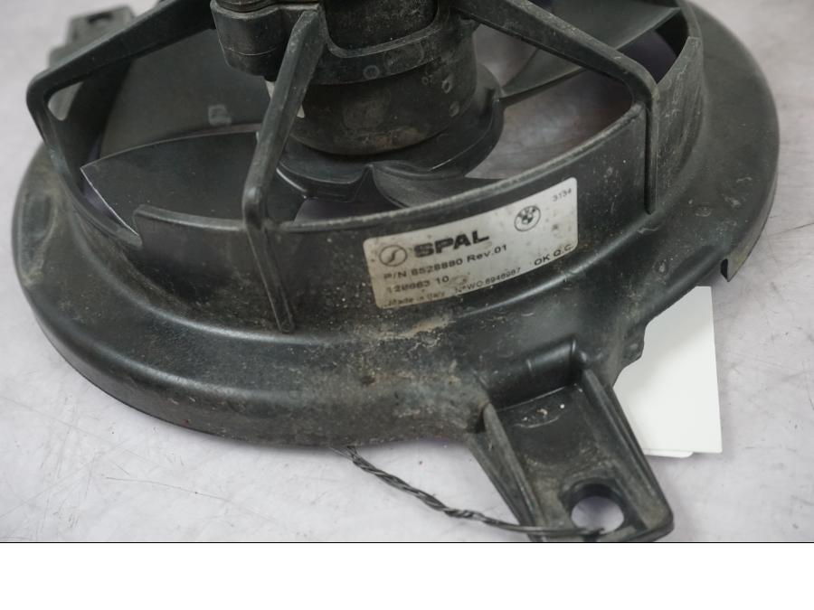 Vänster sida på Vattenkylfläkt från en BMW F 800 R -2018 motorcykel.