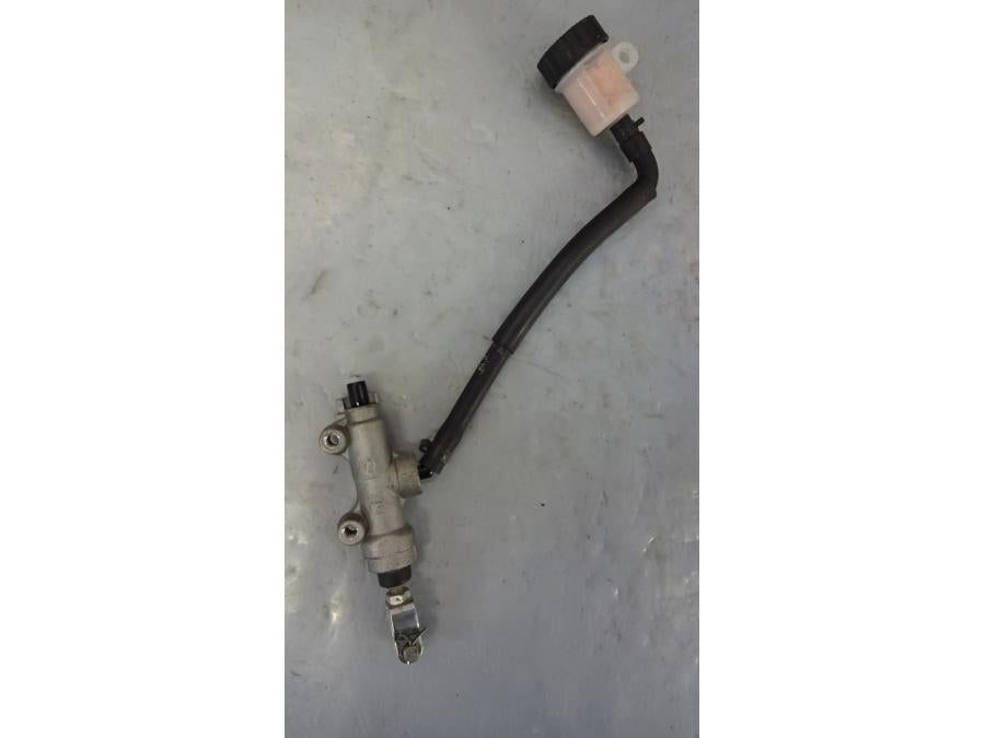 Baksidan på Bromshuvudcylinder från en Kawasaki Z 1000 -2018 motorcykel.