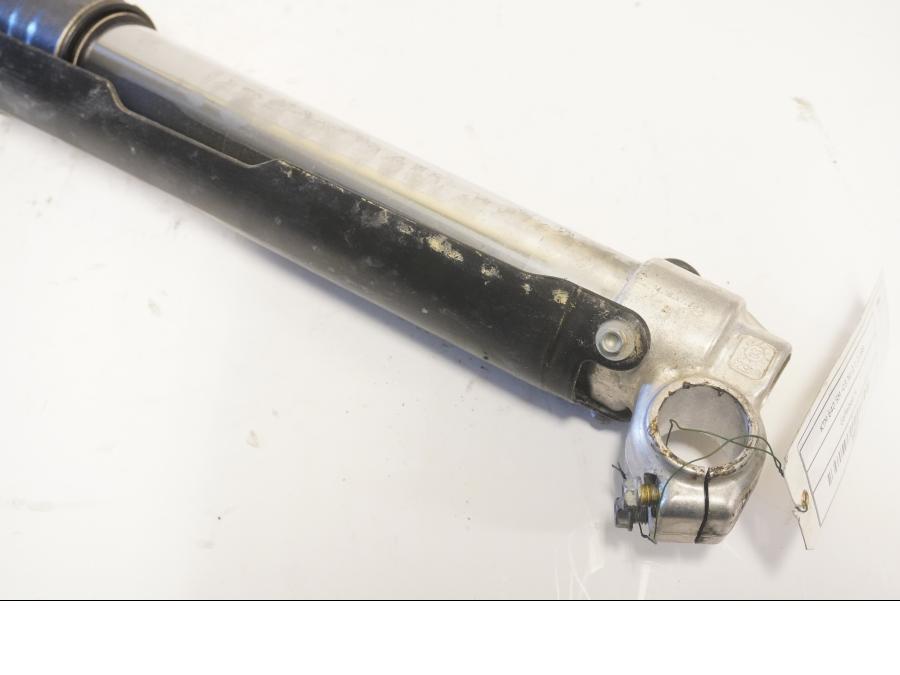 Baksidan på Gaffelben från en KTM 640 SM -2003 motorcykel.