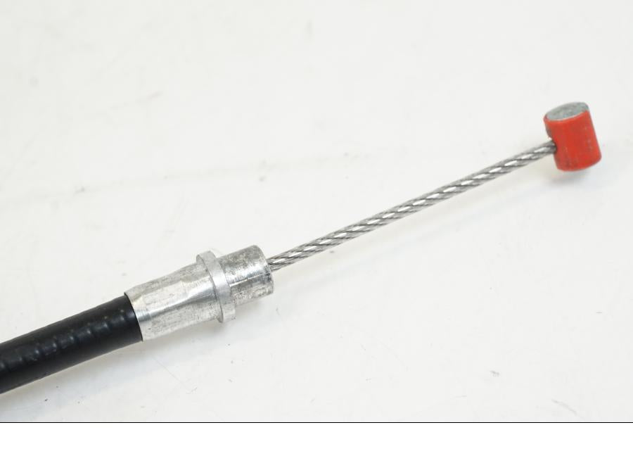 Vänster sida på Kopplingsvajer från en Triumph Speed Triple -2021 motorcykel.