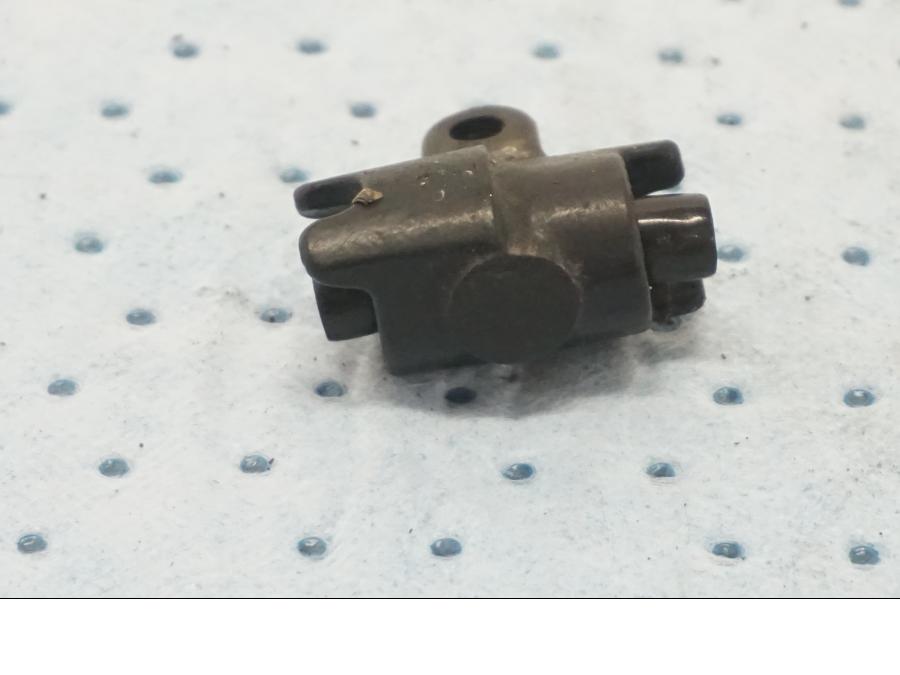 Framsidan på Bromsfördelare från en Suzuki GSX 550 -1985 motorcykel.