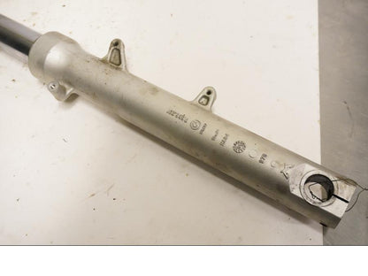 Vänster sida på Gaffelben från en BMW F 650 CS -2002 motorcykel.