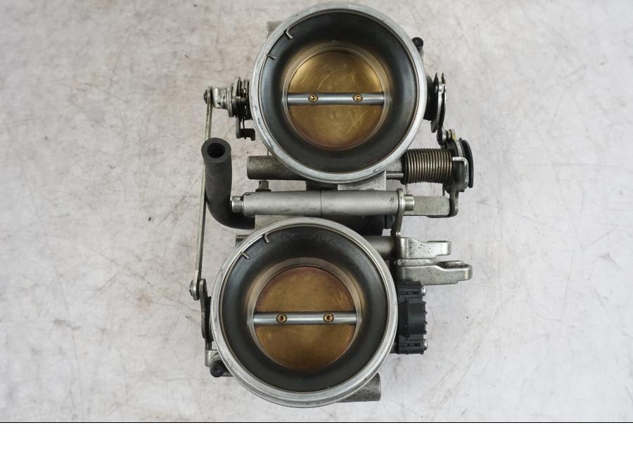 Vänster sida på Spjällhus från en Buell 1125 R -2008 motorcykel.