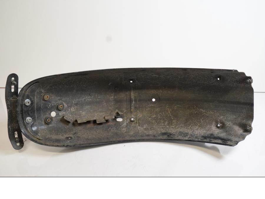 Snett nerifrån på Bakskärm från en Yamaha XV 1100 -1998 motorcykel.