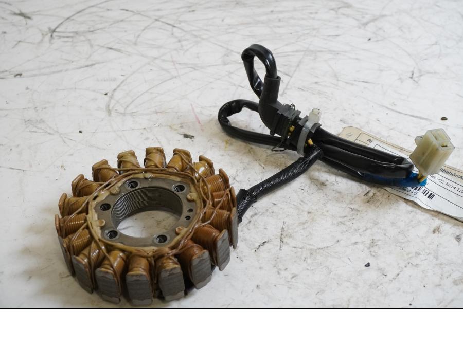 Framsidan på Generator från en Honda CB 600 Hornet -2002 motorcykel.