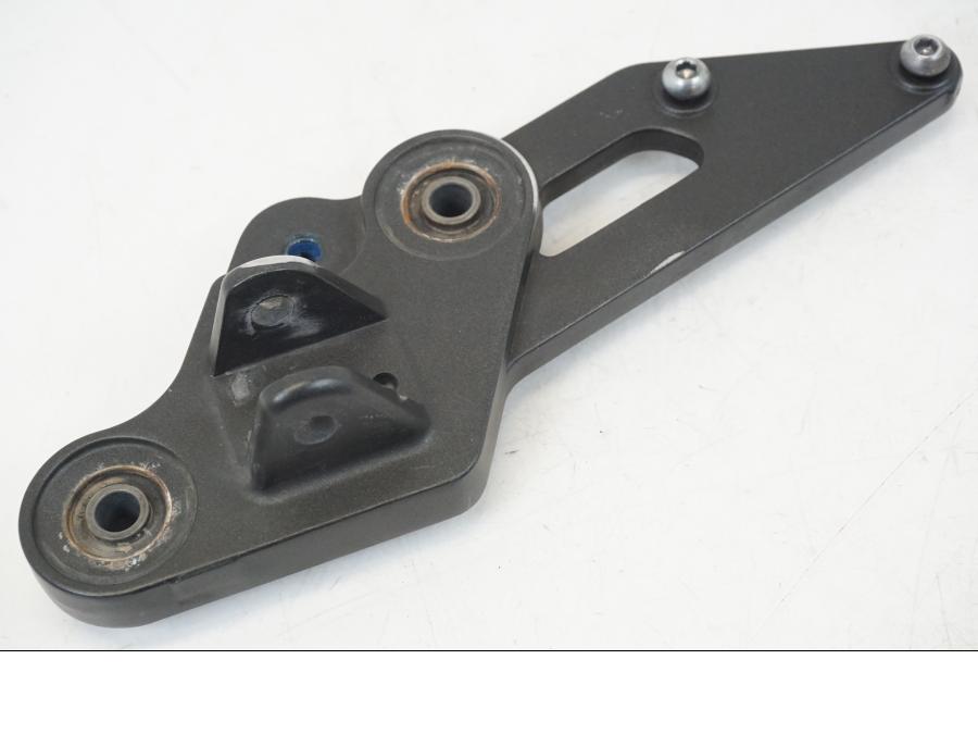 Höger sida på Fotpinnefäste från en Yamaha XSR 700 -2016 motorcykel.