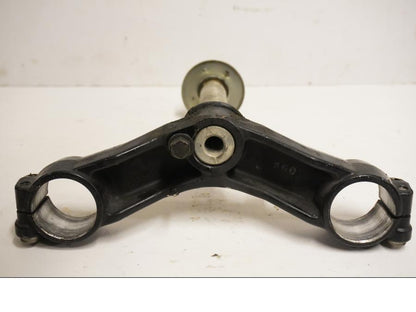 Baksidan på Gaffelkrona från en Triumph TT 600 -2001 motorcykel.