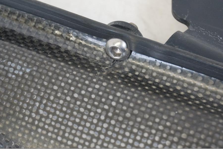 Snett uppifrån på Värmeskydd från en Yamaha YZF 1000 R1 -2004 motorcykel.