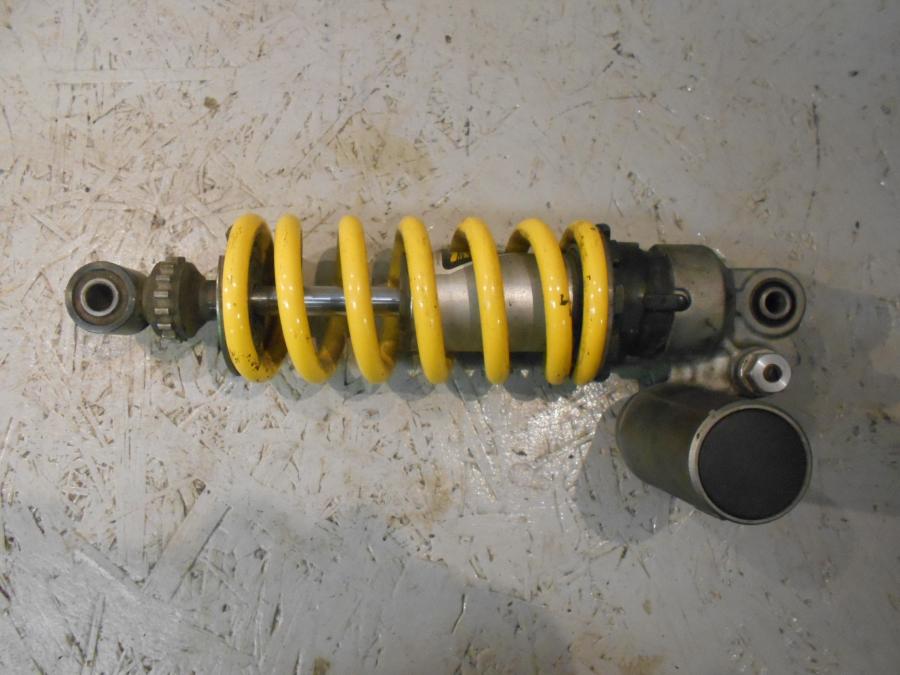 Baksidan på Stötdämpare från en Yamaha YZF R6 -2000 motorcykel.