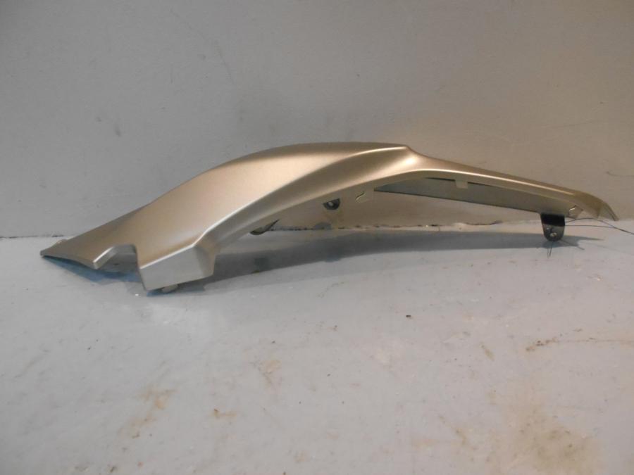 Vänster sida på Bakvinge från en Kawasaki Z 650 ABS -2017 motorcykel.