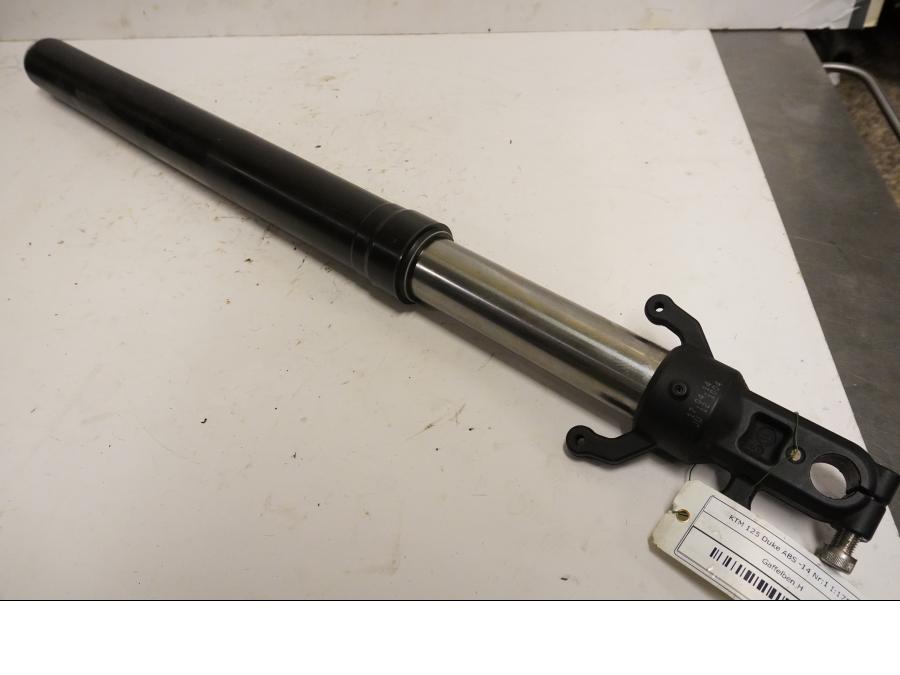 Framsidan på Gaffelben från en KTM 125 Duke -2014 motorcykel.