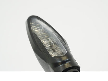 Snett nerifrån på Blinkers från en KTM 1290 Super Duke -2020 motorcykel.