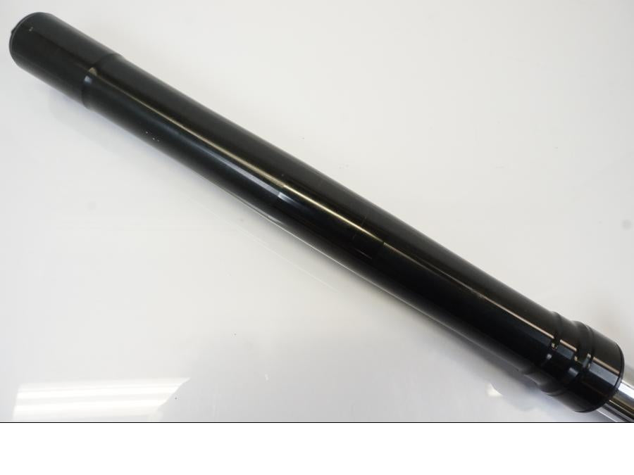 Extrabild5 på Gaffelben från en Triumph Trident -2021 motorcykel.