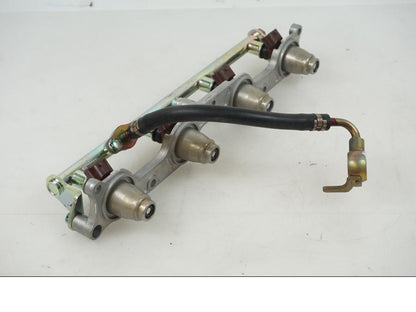 Höger sida på Fuel Rail från en Honda CBR 1000 -2005 motorcykel.