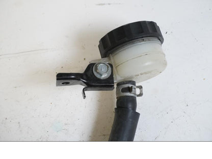 Vänster sida på Bromshuvudcylinder från en Kawasaki ZZR 1100 -1998 motorcykel.