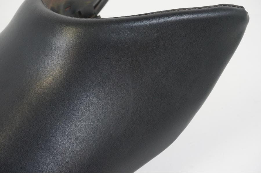 Snett nerifrån på Sadel från en Honda CBR 125 R -2006 motorcykel.