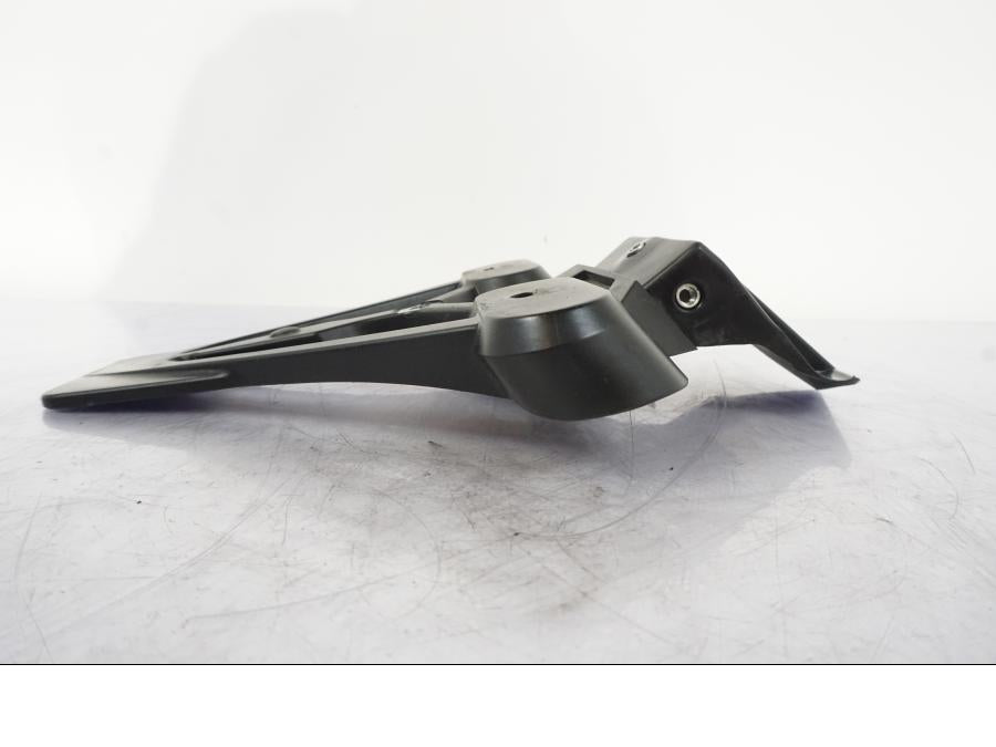 Vänster sida på Skylthållare från en Honda VFR 1200 -2010 motorcykel.