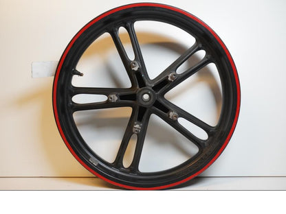 Extrabild2 på Fälg från en Yamaha YZF-R 125 -2009 motorcykel.