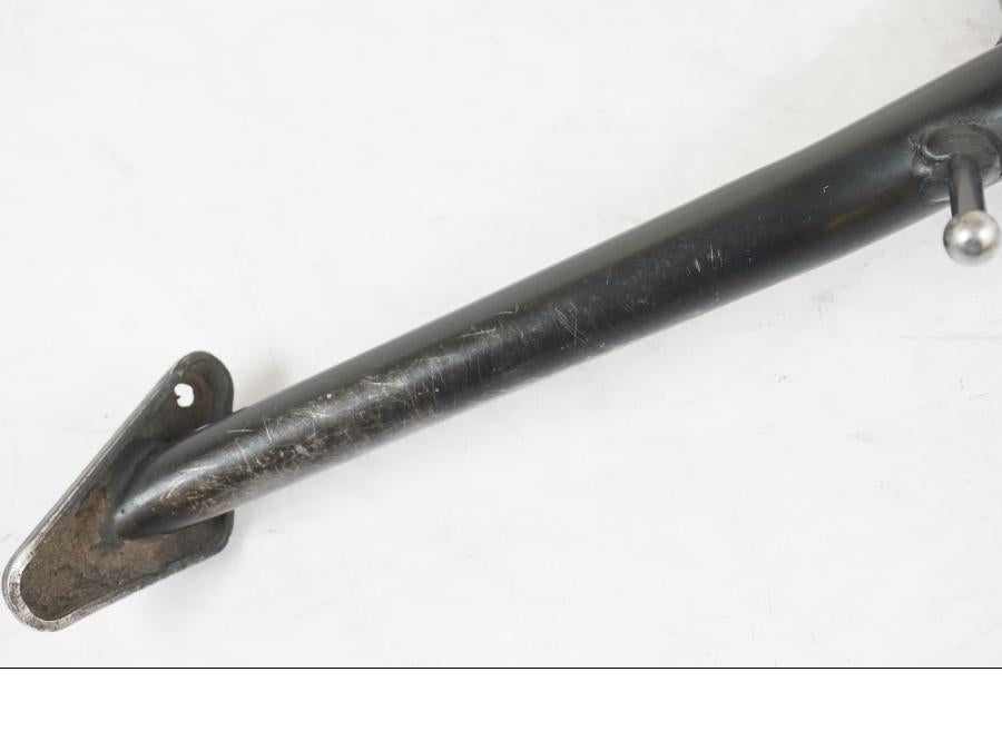 Baksidan på Sidostöd från en Suzuki GSX-R 750 -2006 motorcykel.