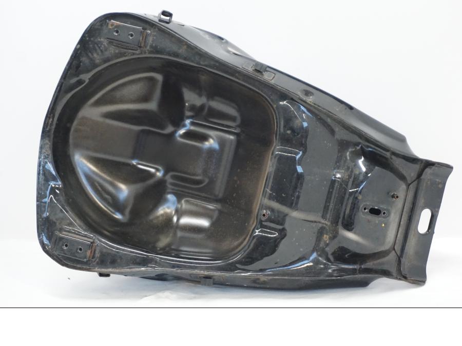 Snett uppifrån på Bensintank från en Yamaha TDM 850 -1998 motorcykel.