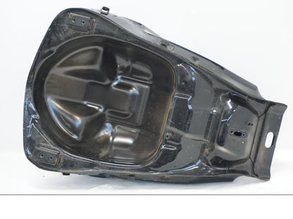 Snett uppifrån på Bensintank från en Yamaha TDM 850 -1998 motorcykel.