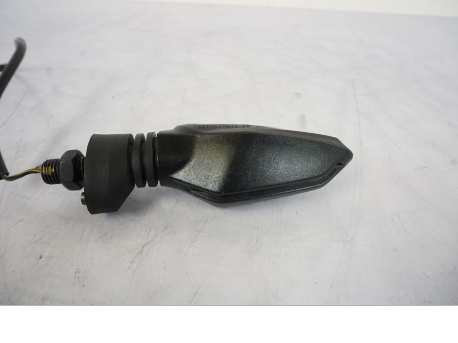 Baksidan på Blinkers LED från en KTM 125 Duke -2017 motorcykel.