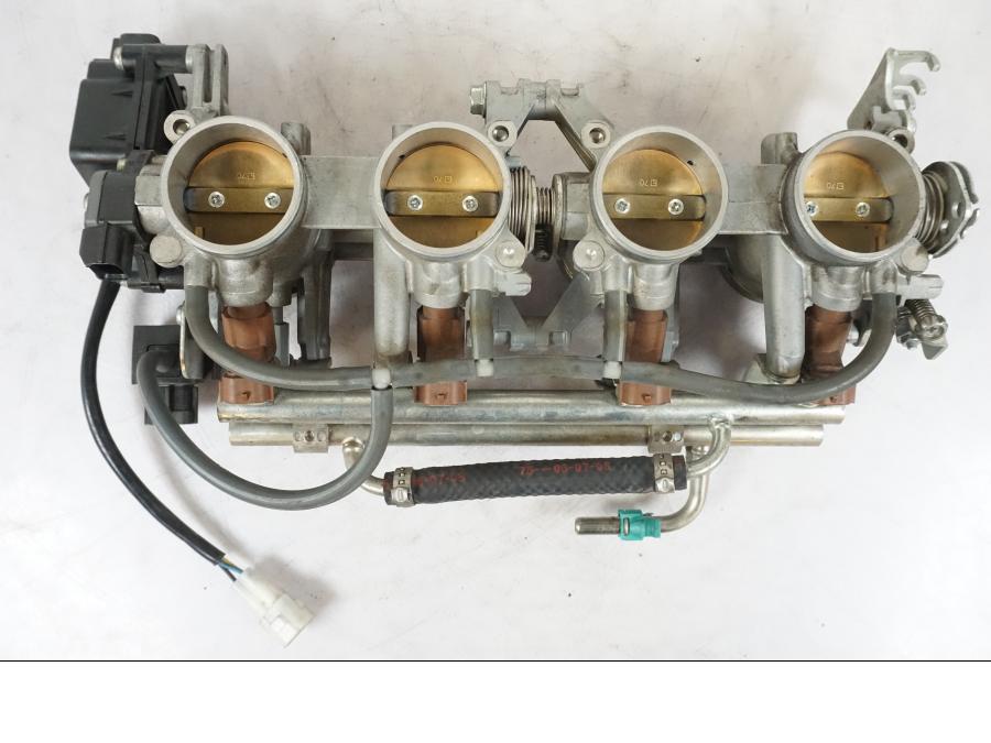 Framsidan på Spjällhus från en Suzuki GSX-R 750 -2007 motorcykel.