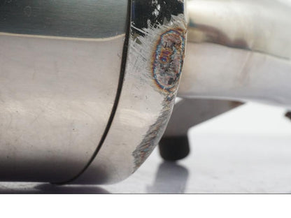 Snett uppifrån på Ljuddämpare från en Suzuki GSF 1250 -2010 motorcykel.