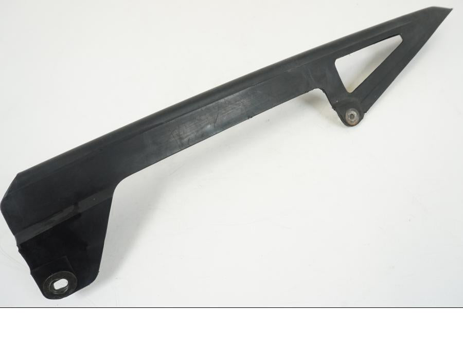 Framsidan på Kedjeskydd från en Honda CBR 125 R -2006 motorcykel.