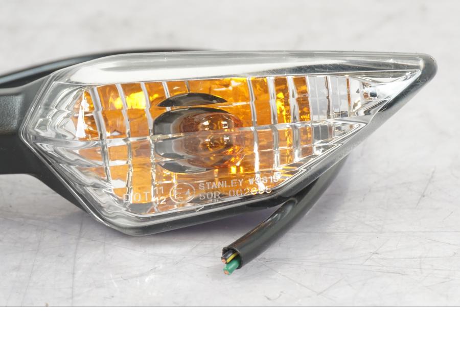 Höger sida på Blinkers från en Kawasaki Z 900 -2018 motorcykel.
