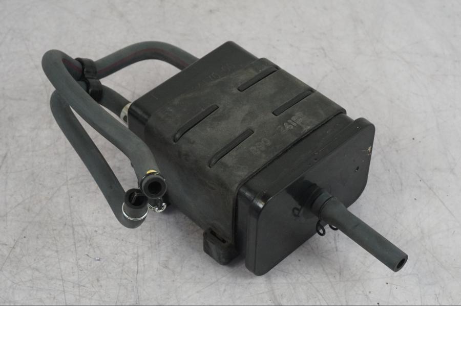 Framsidan på Fuel Evap System från en Yamaha MT-09 SP -2018 motorcykel.