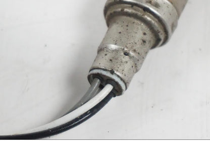 Vänster sida på Lambdasond från en BMW F 650 CS -2002 motorcykel.