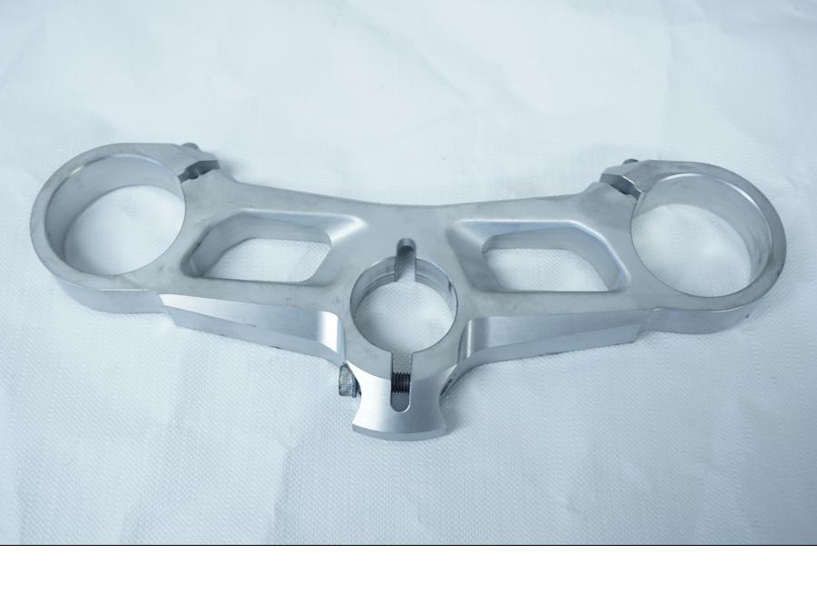 Framsidan på Gaffelkrona från en Ducati 899 Panigale -2015 motorcykel.