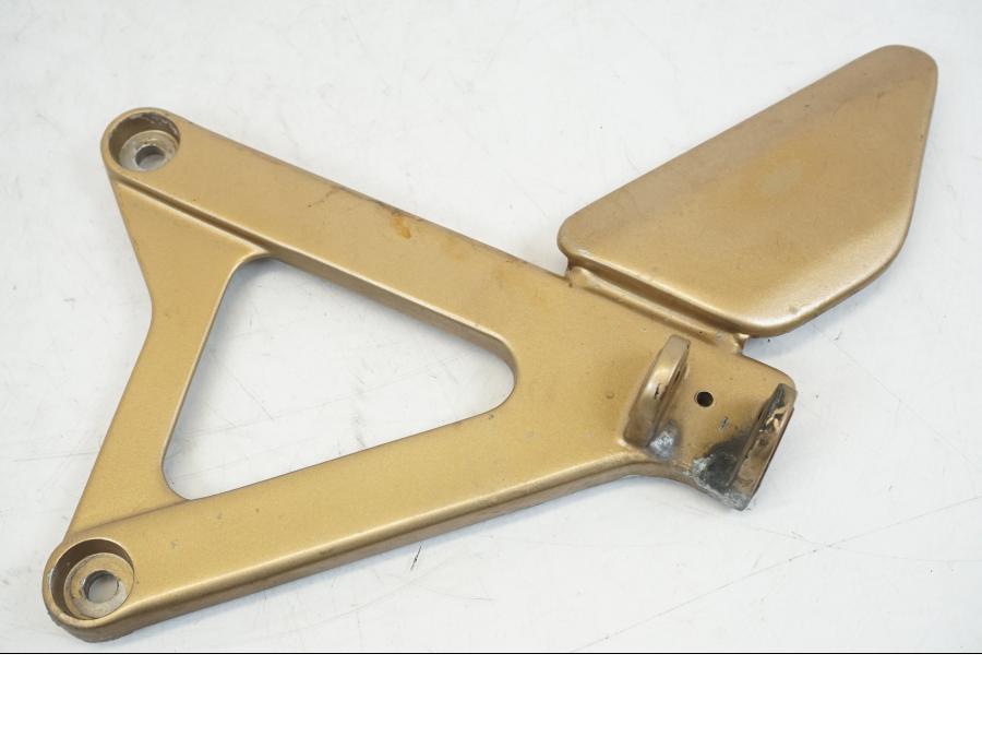 Framsidan på Fotpinnefäste från en Honda NSR 125 -1991 motorcykel.