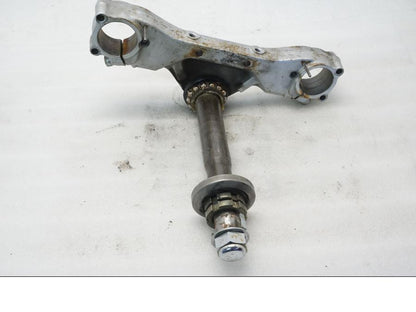 Baksidan på Gaffelkrona från en Yamaha XVS 650 -1999 motorcykel.